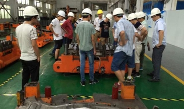瀟灑學(xué)員定期到中泰汽車(chē)模具廠參觀學(xué)習(xí)